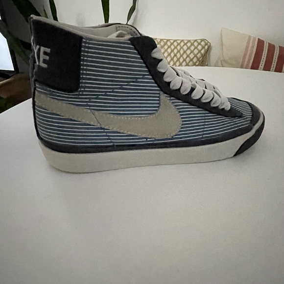 WMNS Nike Blazer Size 7 - Picture 3 of 13